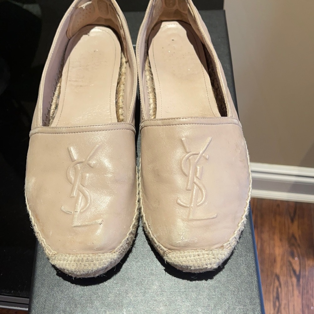 💯 Authentic YSL flat heel Nappa